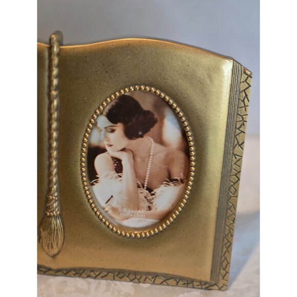 Beautiful Double Oval Standing Vintage Picture Frame, Resin and Wood with Gold G - Picture 2 of 5